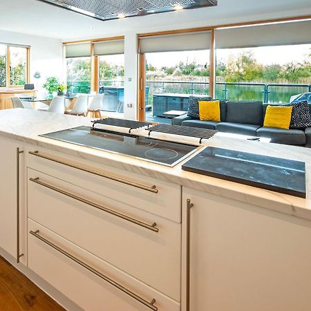 Waters Edge 04, Waterside Lodge P เซาธ์เซอร์นีย์ ภายนอก รูปภาพ