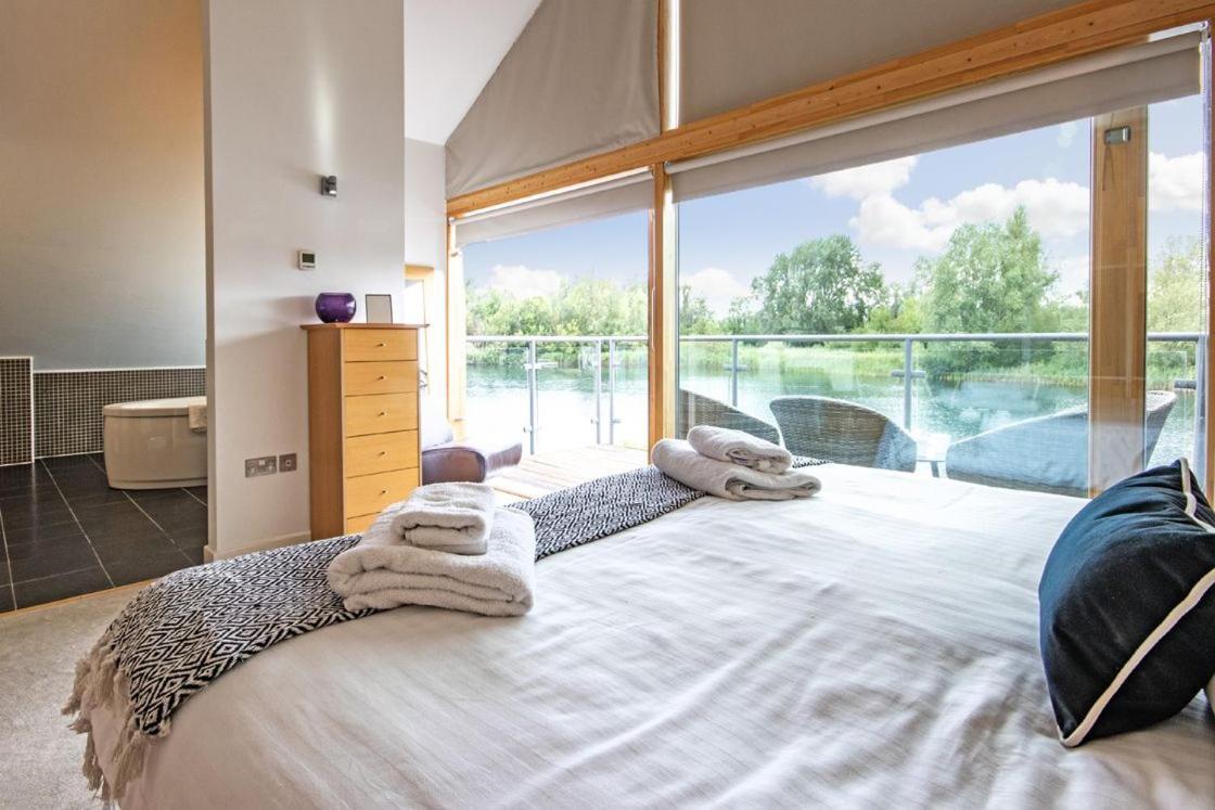 Waters Edge 04, Waterside Lodge P เซาธ์เซอร์นีย์ ภายนอก รูปภาพ
