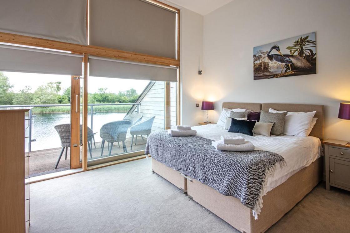 Waters Edge 04, Waterside Lodge P เซาธ์เซอร์นีย์ ภายนอก รูปภาพ