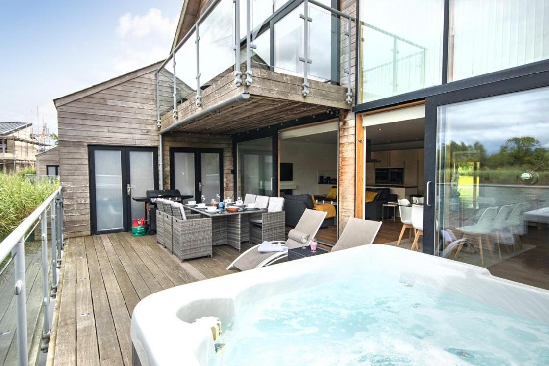 Waters Edge 04, Waterside Lodge P เซาธ์เซอร์นีย์ ภายนอก รูปภาพ